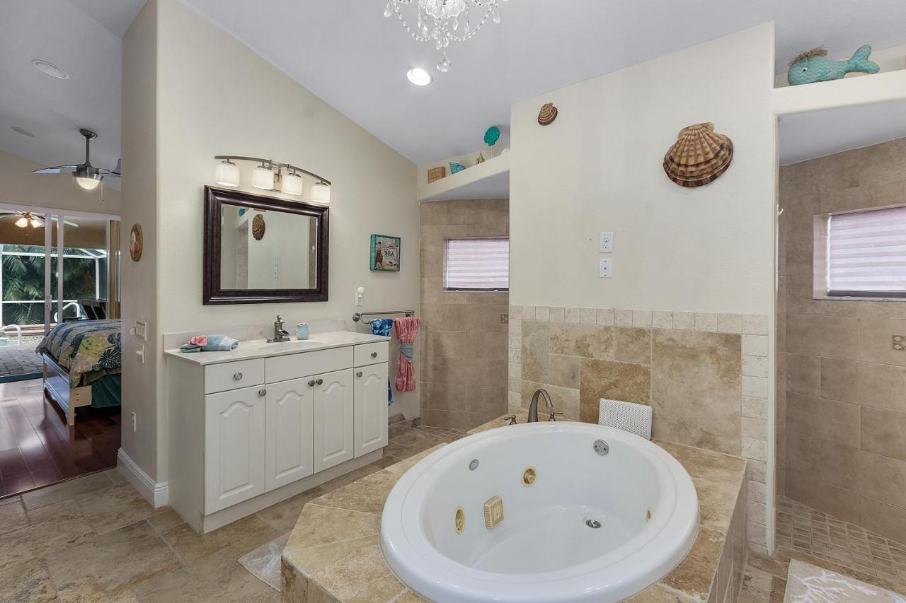 Luxury Home, Hot Tub, Heated Pool, Tiki Bar - Villa Spain Cape Coral Exterior foto
